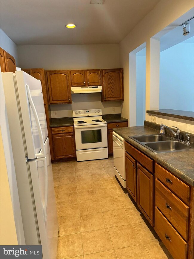 2041 Clinton Ave, Chambersburg, PA 17201 - photo 3