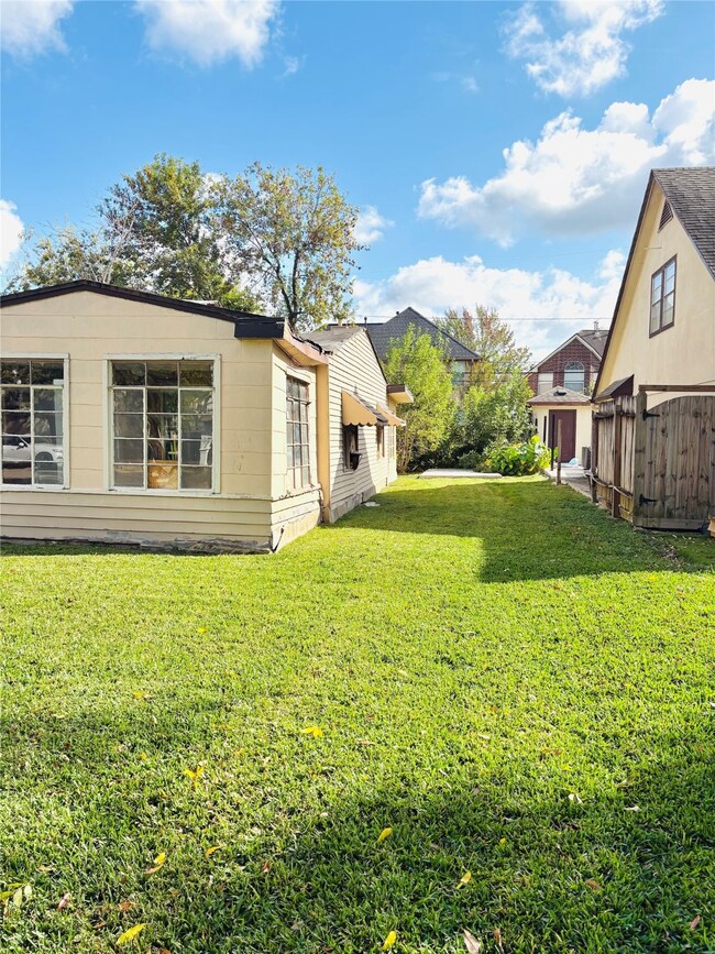 1112 Howard Ln, Bellaire, TX 77401 - photo 4