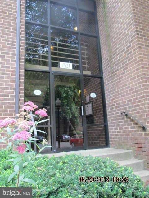 1521 Northgate Square unit 11C, Reston, VA 20190 - photo 3