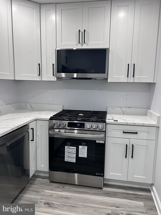 Fairfax West Condos
Fairfax West Condos
107 unit 204, Fairfax, VA 22030 - photo 3