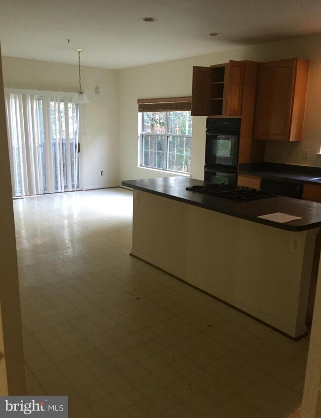 10127 Ellard Dr, Lanham, MD 20706 - photo 7