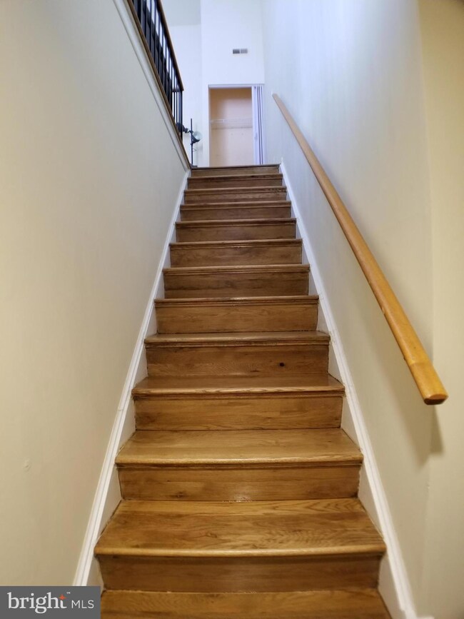 20166 Locustdale Dr, Germantown, MD 20876 - photo 5