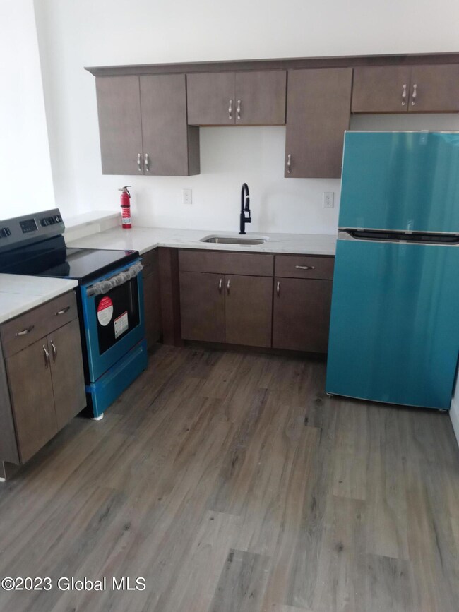 336 Clinton Ave unit 2nd Floor, Albany, NY 12206 - photo 2