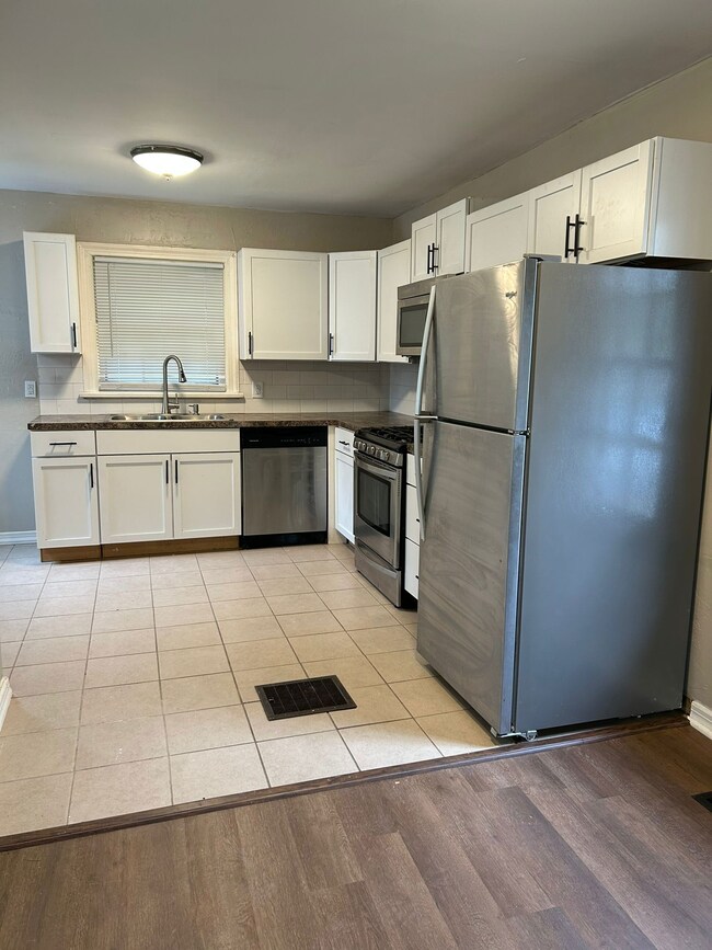 1917 Drexel Dr, Anderson, IN 46011 - photo 6