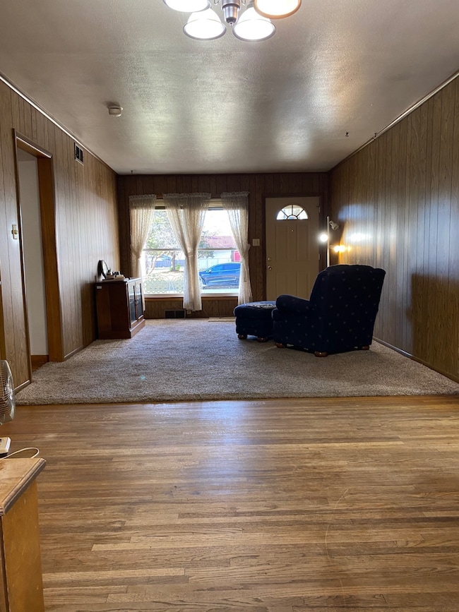 DINING AREA/LIVING RM