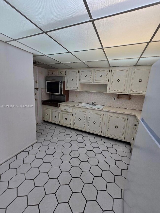 Fairways Riviera unit 207, Hallandale Beach, FL 33009 - photo 7