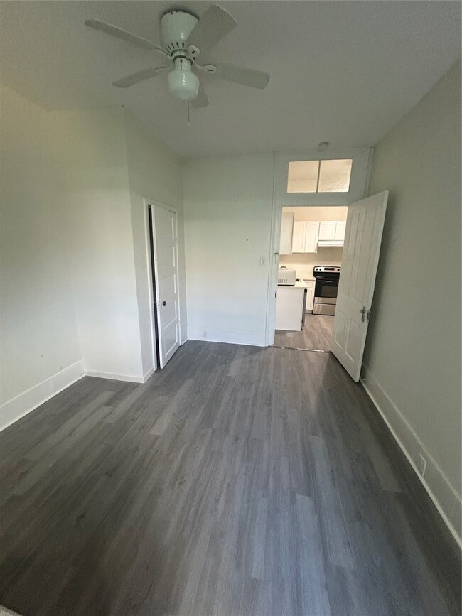 1523 21st St unit 3, Galveston, TX 77550 - photo 5