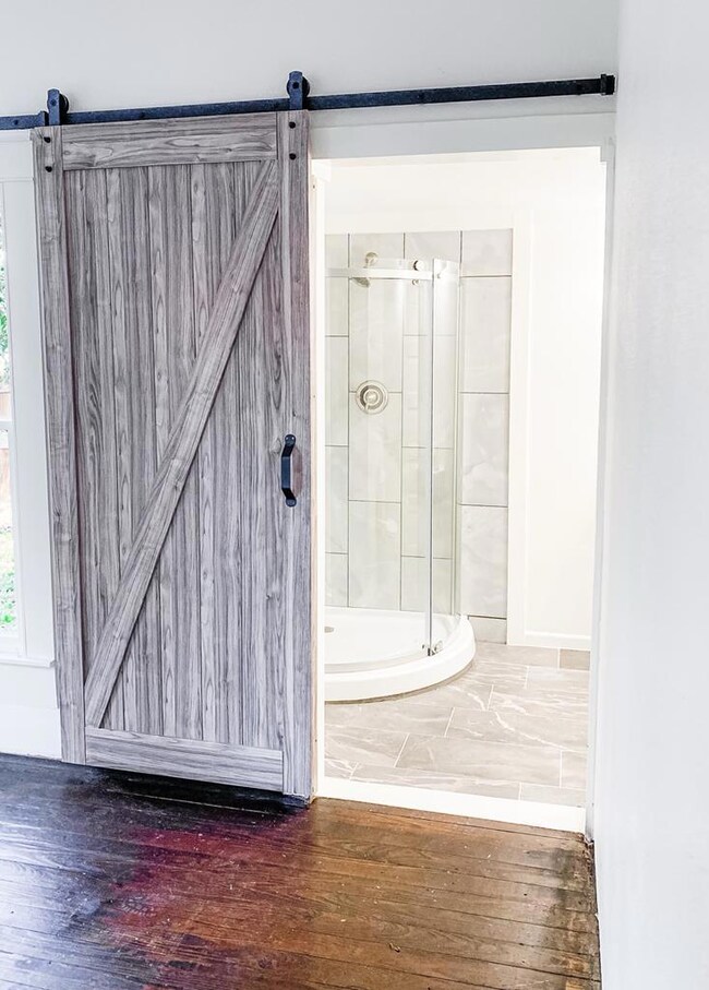 2012 4th St, Bay City, TX 77414 - photo 4