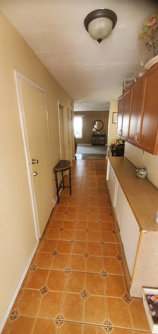 30 Chestnut Cir, Staten Island, NY 10312 - photo 5