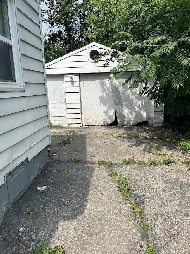 2301 Missouri Ave, Flint, MI 48506 - photo 5