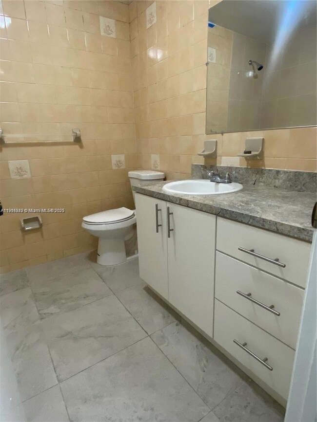 1650 W 44th Place unit 227, Hialeah, FL 33012 - photo 6