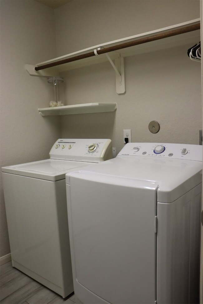 385 Hannah Ln, Alvin, TX 77511 - photo 5