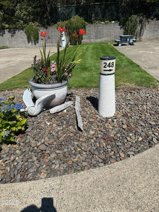 248 N Coast Hwy, Newport, OR 97365 - photo 3