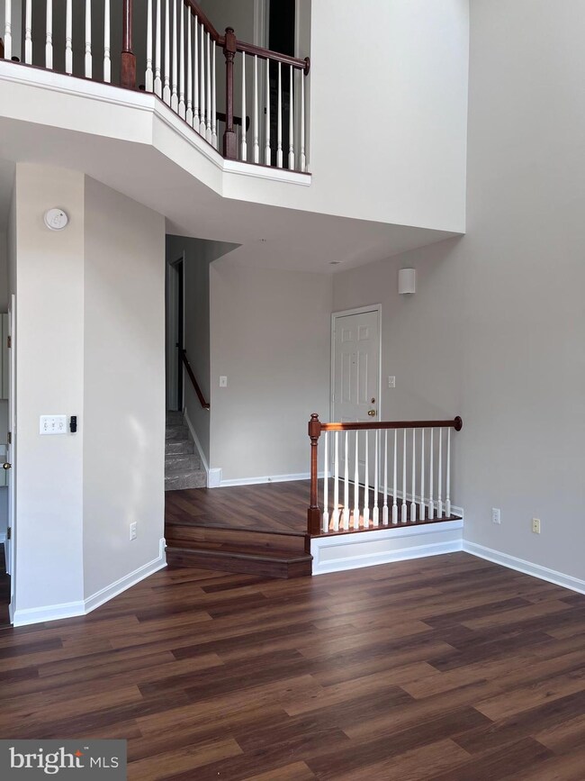 4651 Longstreet Ln unit 304, Alexandria, VA 22311 - photo 5