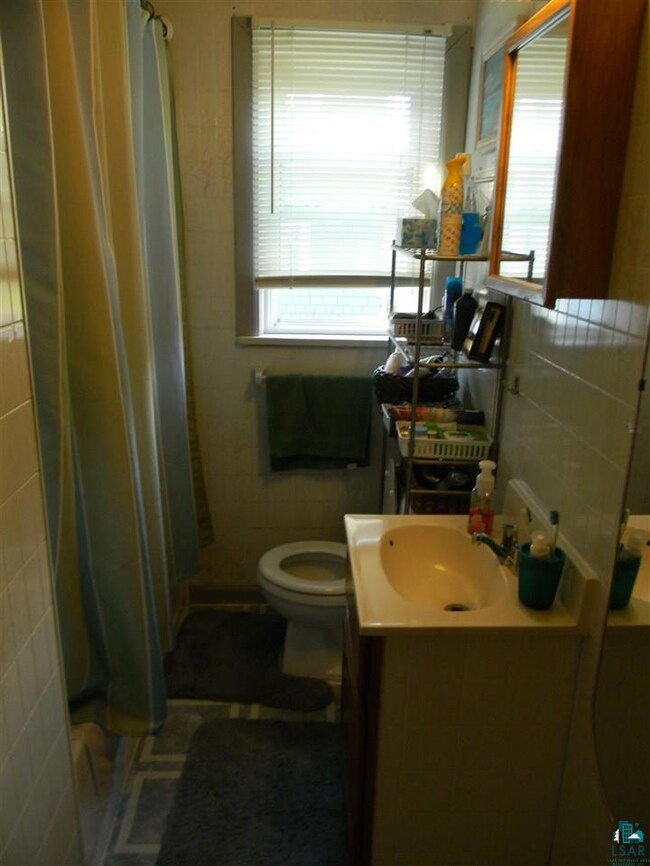 Unit 1 Bathroom