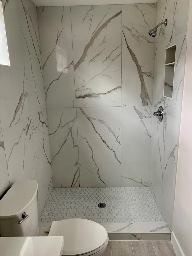 202 E 30th St, Houston, TX 77018 - photo 7