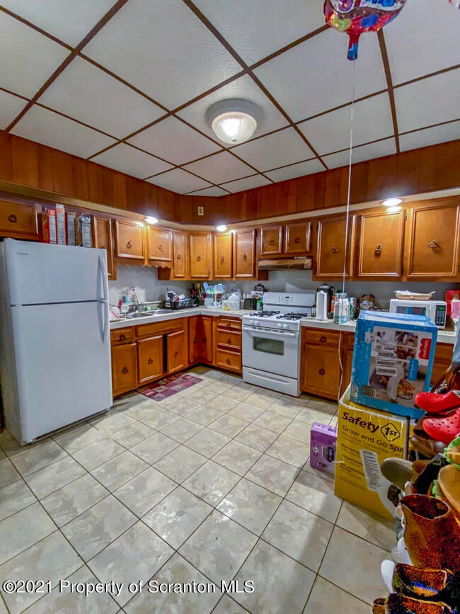 W Elm St (1 of 1)-13