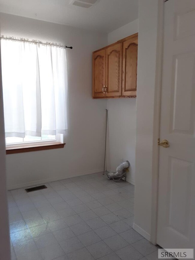 811 James St, Blackfoot, ID 83221 - photo 5