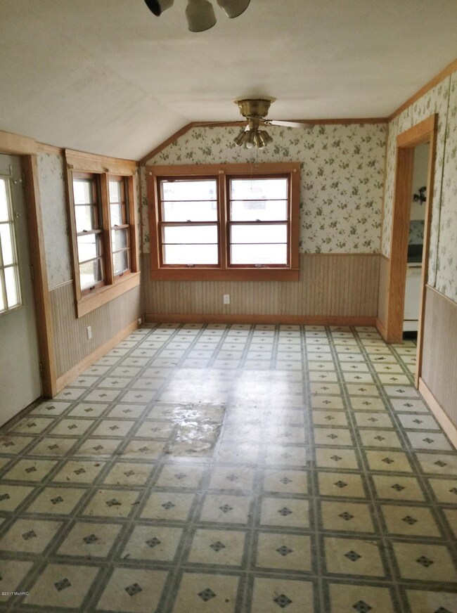 207 Grant St, Galien, MI 49113 - photo 5