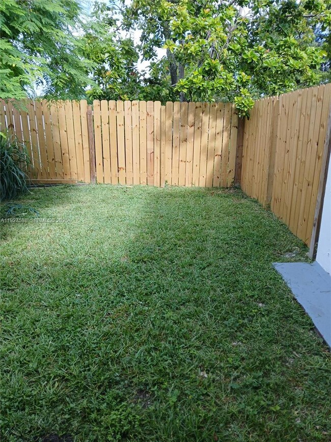 6505 Pines Pkwy unit 2, Hollywood, FL 33023 - photo 2