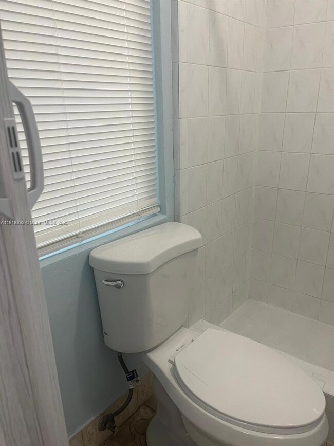 671 E 12th Place unit b, Hialeah, FL 33010 - photo 4