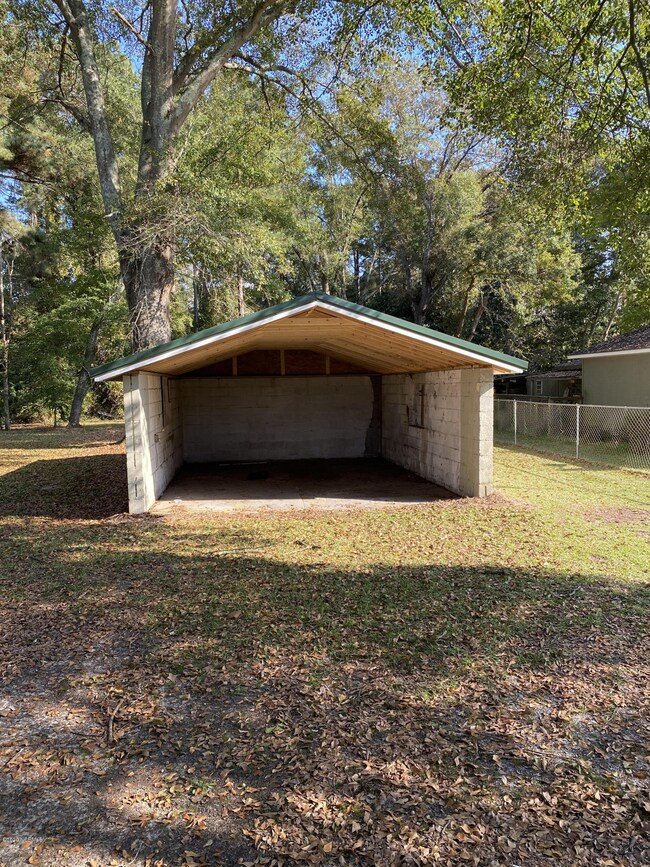 Detached Garage