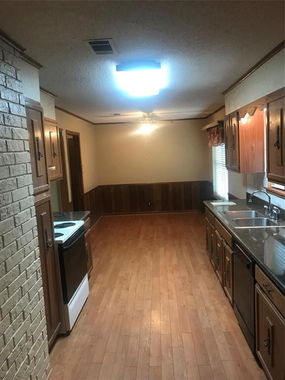 1303 S Lang Ave, Denison, TX 75020 - photo 3