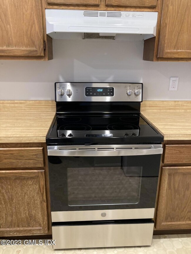 1465 E Putnam Ave unit 605, Old Greenwich, CT 06870 - photo 3