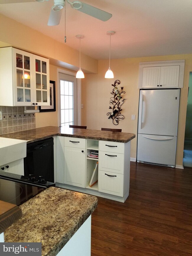 2004 Davis Dr, Norristown, PA 19403 - photo 5