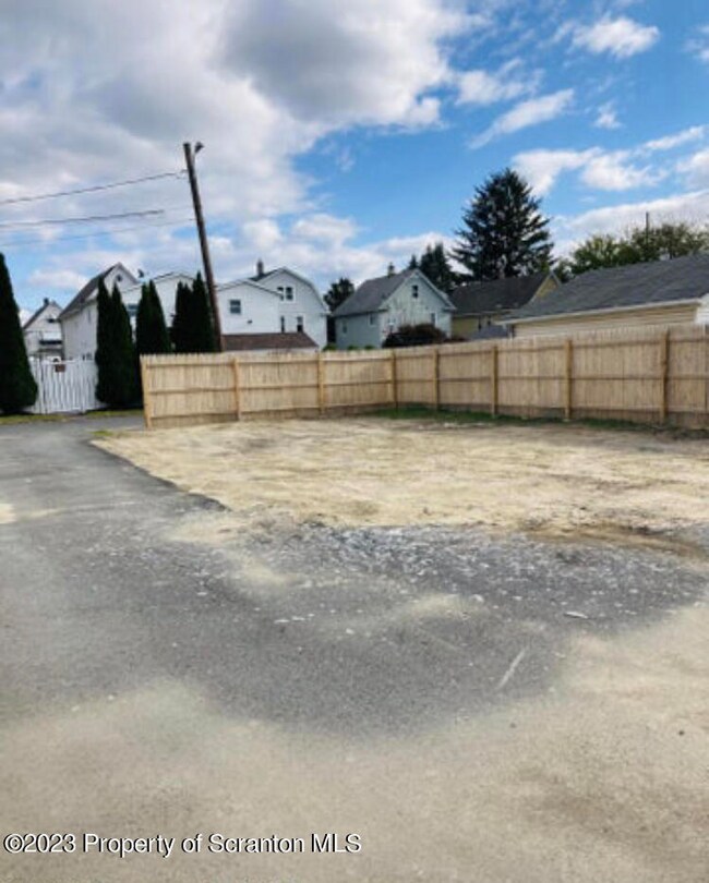 1028 Diamond Ave, Scranton, PA 18508 - photo 4