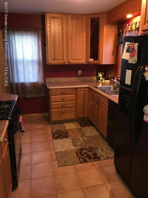 828 Andrus Ave, Lansing, MI 48917 - photo 2