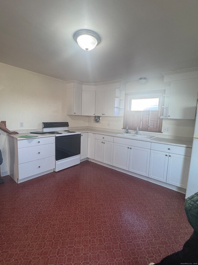 212 Dayton Rd, Bridgeport, CT 06606 - photo 2