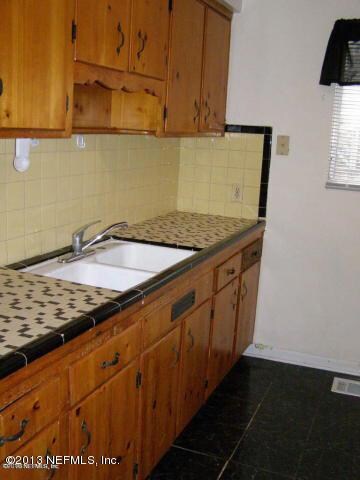 3684 Valencia Rd unit 1, Jacksonville, FL 32205 - photo 2