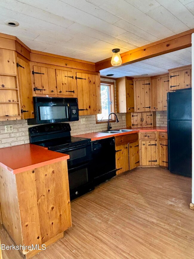 18 Chestnut St, Dalton, MA 01226 - photo 6