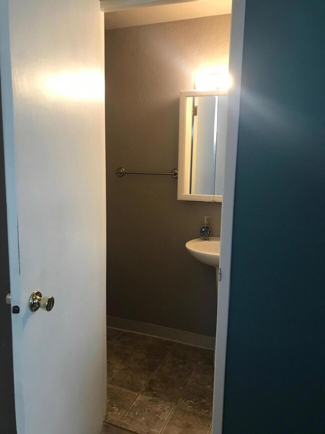 2000 Brookhurst St unit 31, Medford, OR 97504 - photo 2