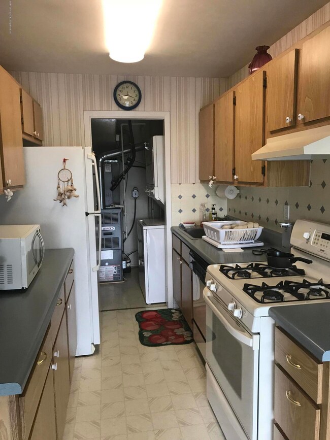 605 Correll Ave unit 160, Staten Island, NY 10309 - photo 4