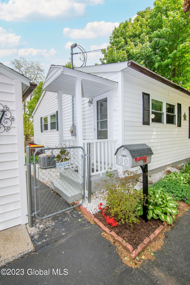 10 Meadow Ln, Ballston Spa, NY 12020 - photo 4