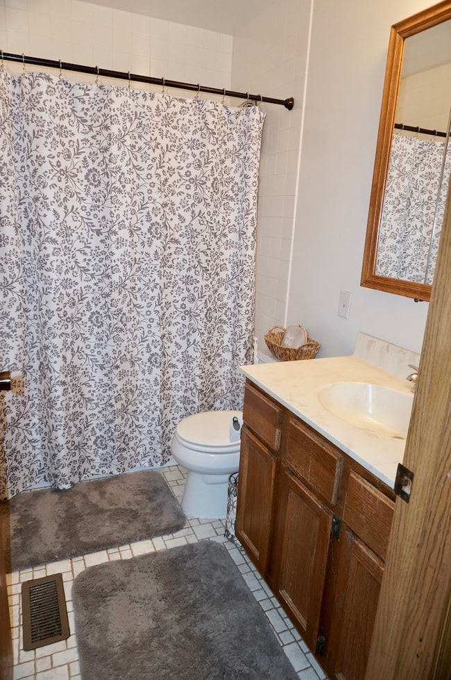 581 Plank Rd, Naperville, IL 60563 - photo 3