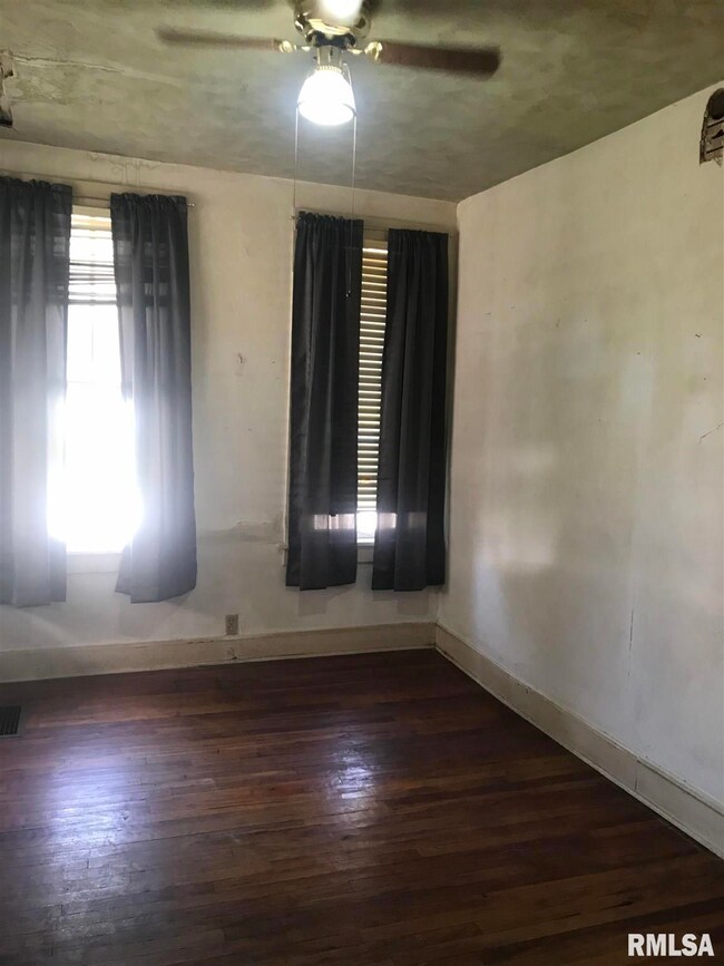 1709 W 6th St, Davenport, IA 52802 - photo 7