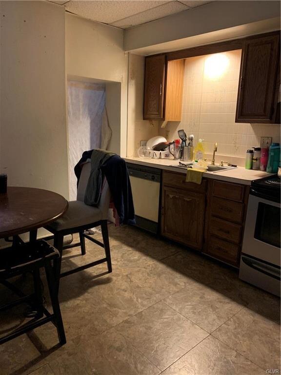 305 N 8th St, Allentown, PA 18102 - photo 6