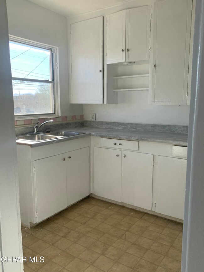 3734 Savannah Ave unit Front, El Paso, TX 79930 - photo 5