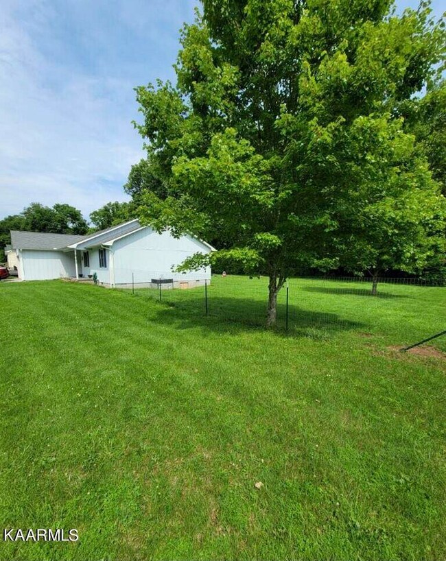 334 Howard Rd, Loudon, TN 37774 - photo 3