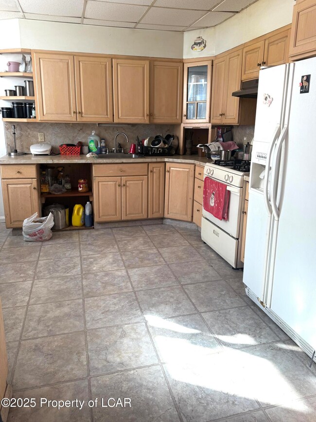 522 N James St, Hazleton, PA 18201 - photo 6