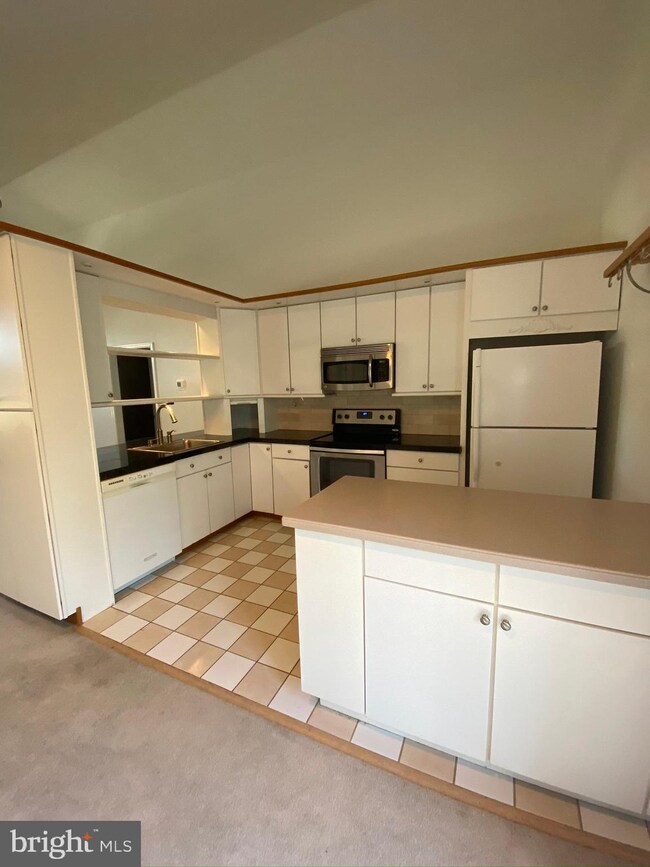 333 W Cedarmeade Ave, Winchester, VA 22601 - photo 4