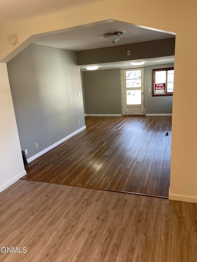 620 3rd St SE, Jamestown, ND 58401 - photo 5