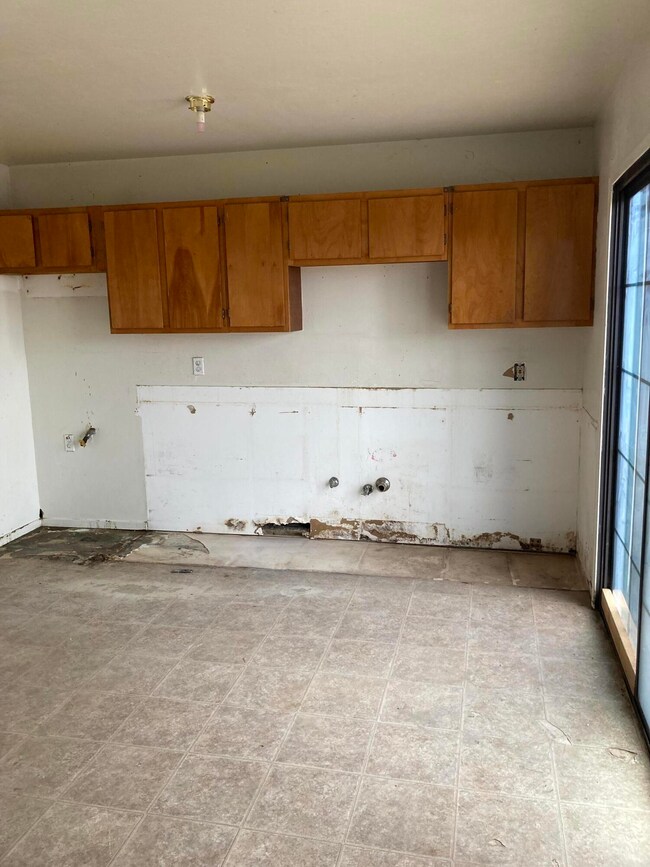 10767 Beverly kitchen