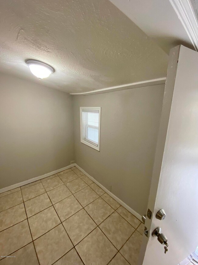 1156 Lake Shore Blvd, Jacksonville, FL 32205 - photo 5