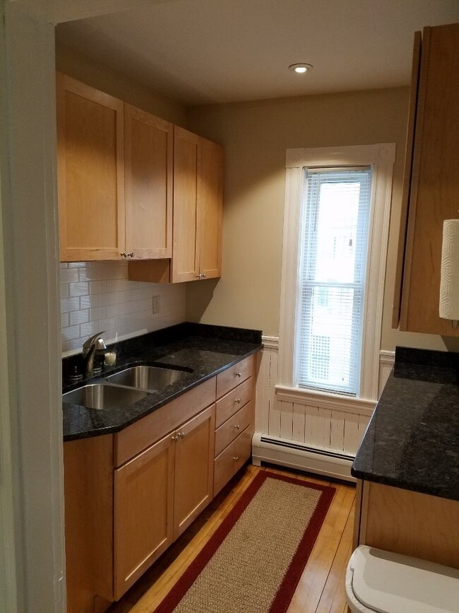 528 Howe St unit 2, Manchester, NH 03103 - photo 4
