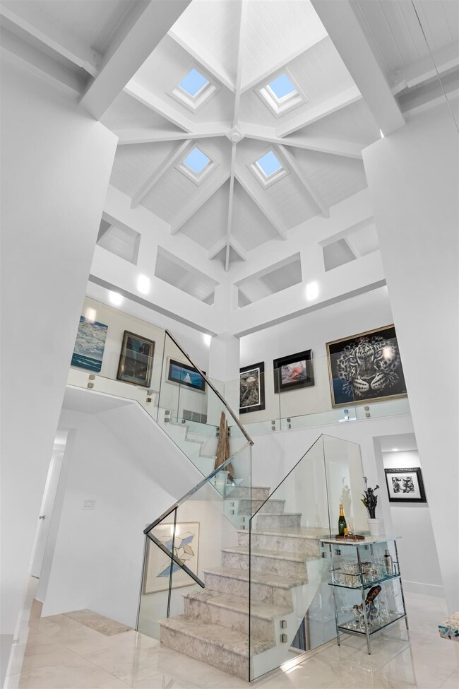 33' Vaulted Ceiling