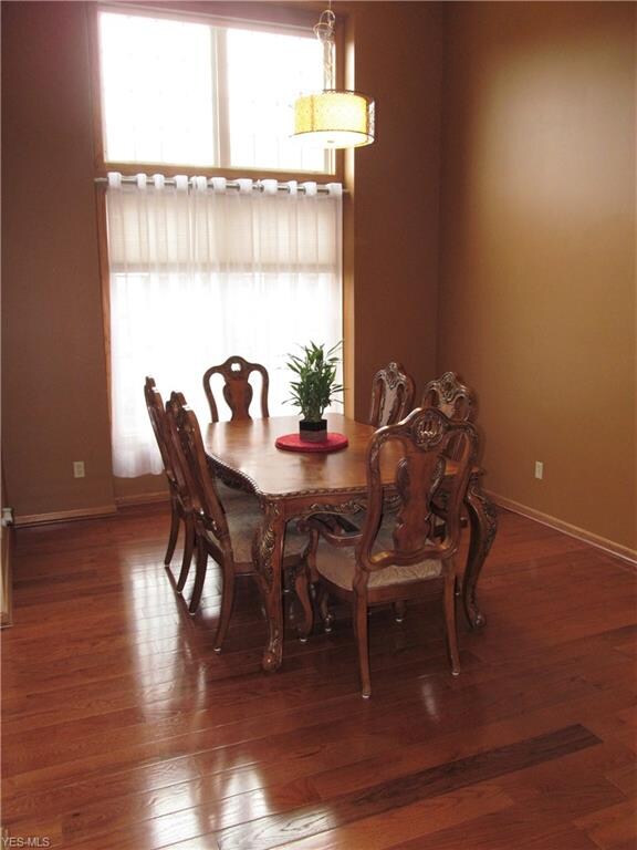 24180 Briar Patch Dr, Olmsted Falls, OH 44138 - photo 5